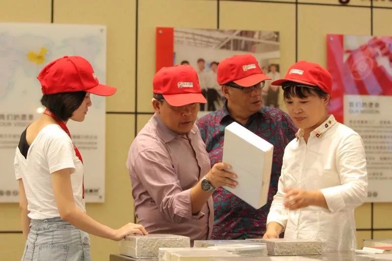 印尼客戶來訪寶潤達洽談聚氨酯冷庫板合作