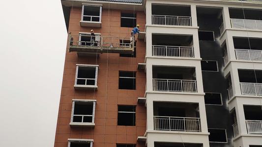 真石漆施工噴幾遍最為適宜？