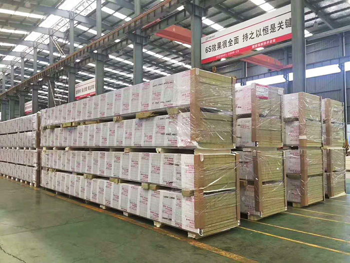 聚氨酯封邊巖棉夾芯板的價(jià)格為什么比普通巖棉復(fù)合板高？