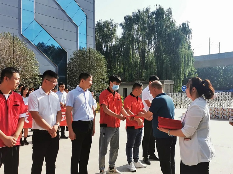 【要聞】寶潤(rùn)達(dá)召開(kāi)抗洪救援物資發(fā)放及先進(jìn)個(gè)人表彰大會(huì)