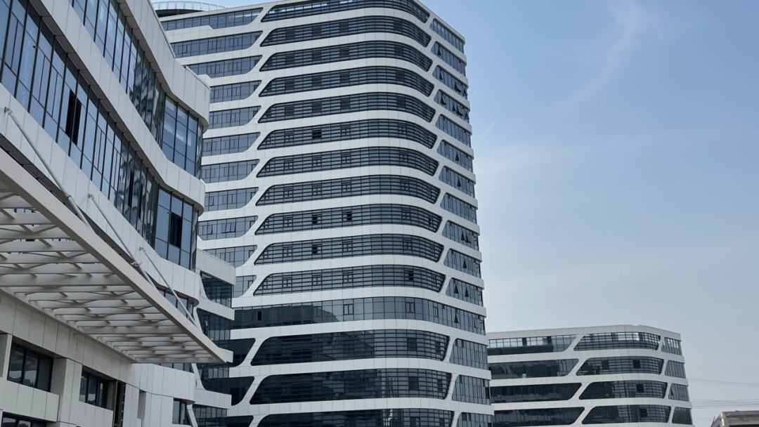 寶潤達(dá)鋁板保溫一體板助力濮陽醫(yī)專附屬醫(yī)院建設(shè)